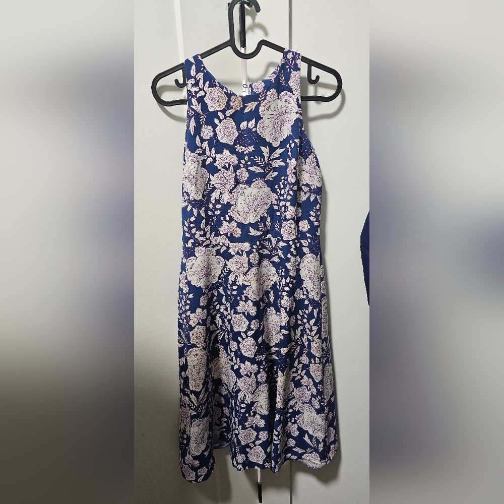 Banana Republic Navy and Cream Floral Midi Dress With Key Hole Back